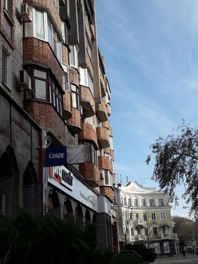 Апартаменты На Проспекте Почтовый Kryvyj Rih Exteriör bild