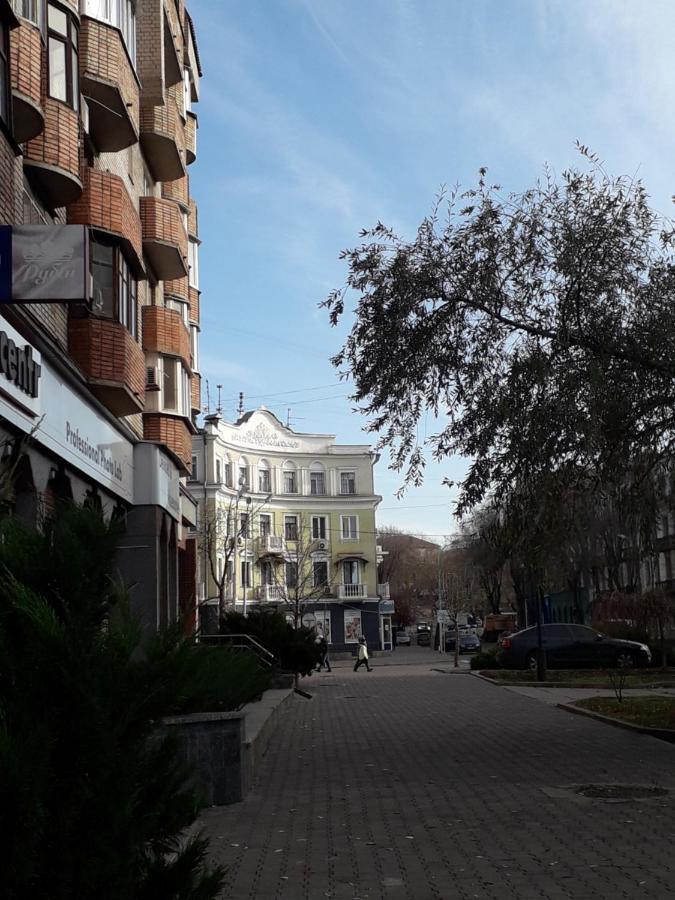 Апартаменты На Проспекте Почтовый Kryvyj Rih Exteriör bild