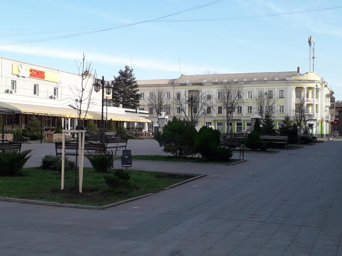Апартаменты На Проспекте Почтовый Kryvyj Rih Exteriör bild