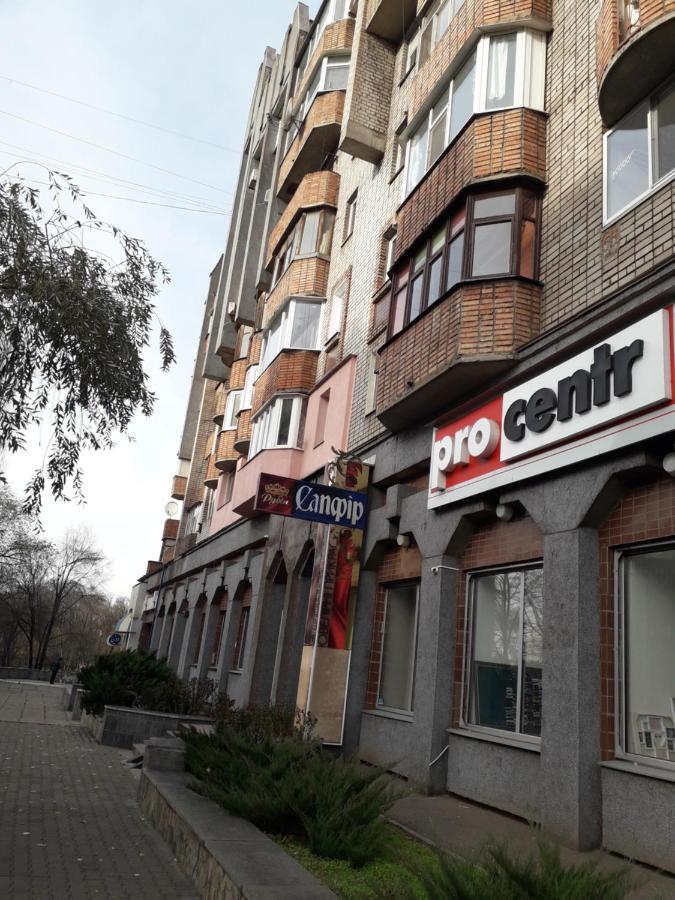Апартаменты На Проспекте Почтовый Kryvyj Rih Exteriör bild